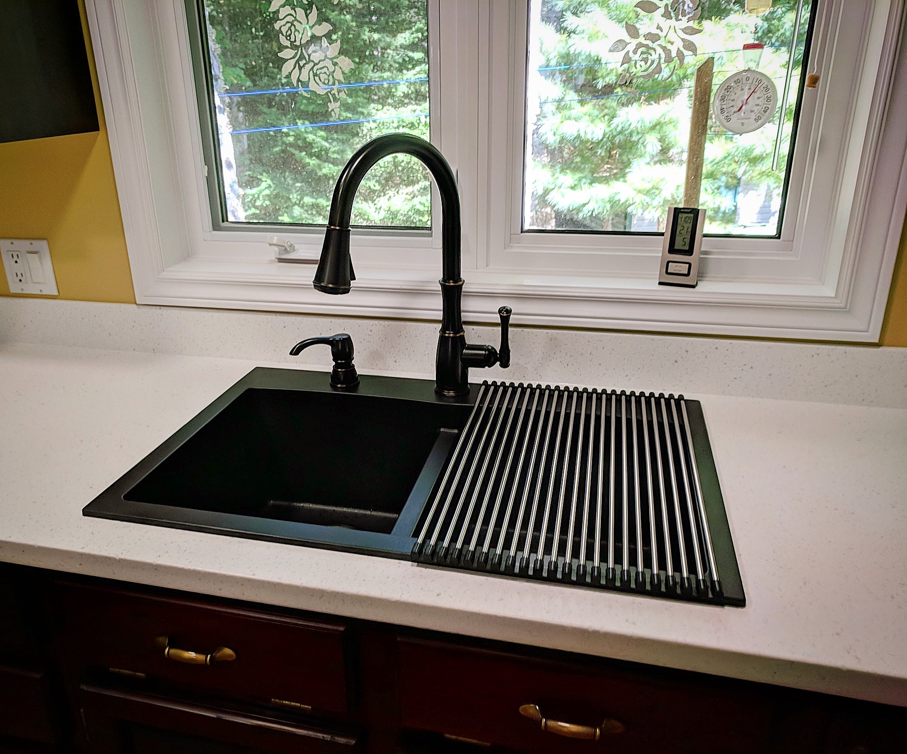 Granite sink with drying rack